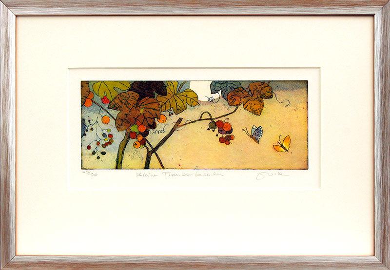 jutta-votteler-kleiner-traubenbesucher-gerahmt-kunst-farbradierung jutta-votteler-kleiner-traubenbesucher-gerahmt-kunst-farbradierung